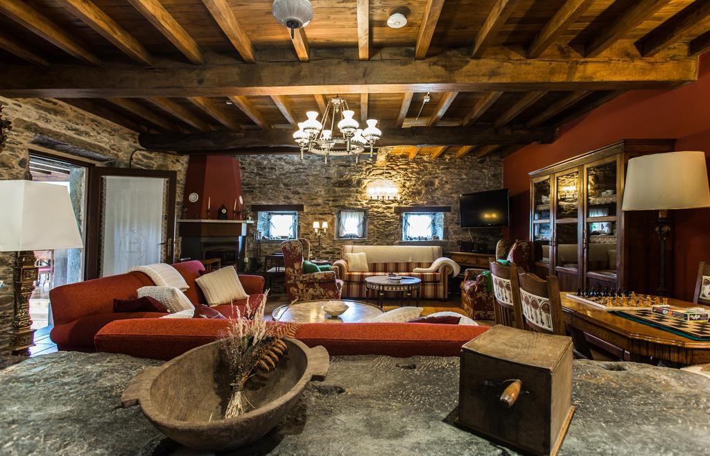 Casa Pineiro Guest House Monfero Exterior photo